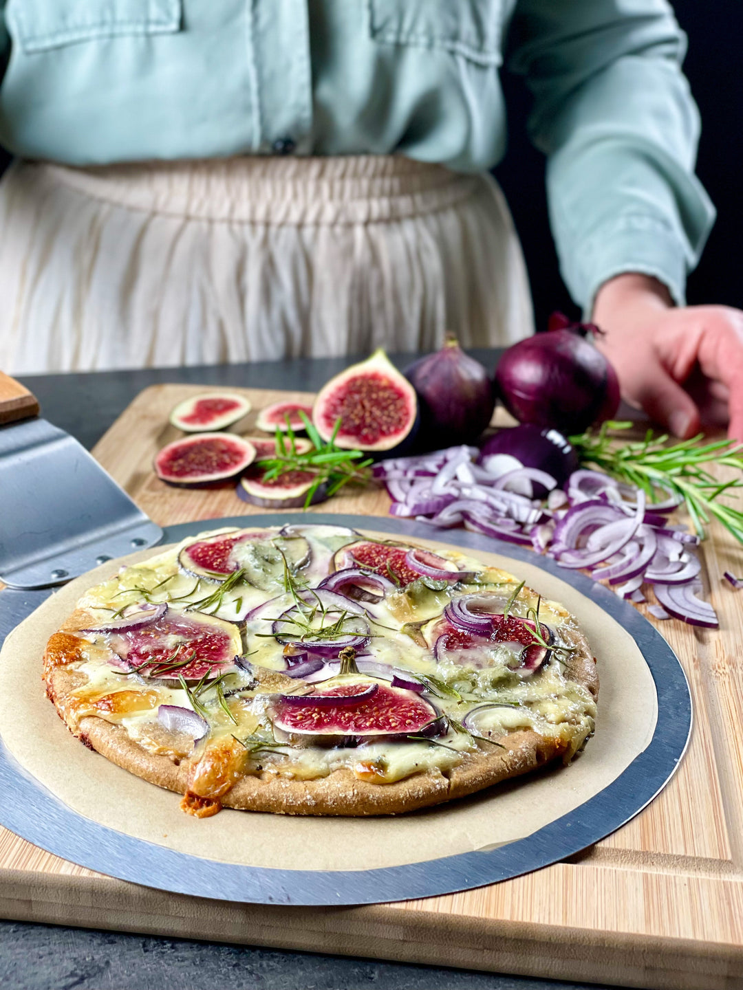 Pizza mit Gorgonzola, Rosmarin & Feige - Schnitzer