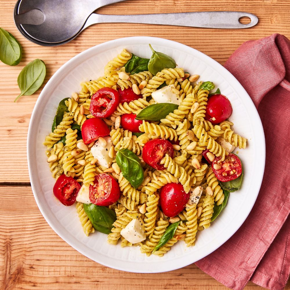 Nudelsalat mit Fusilli und grünem Pesto