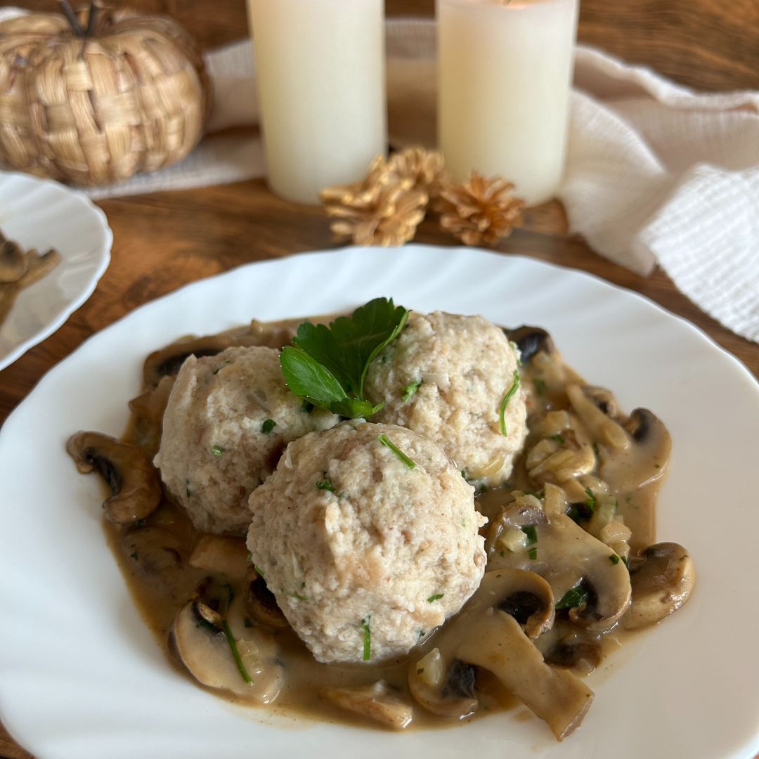 Semmelknödel auf Pilzragout